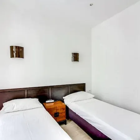 Otel De Cabourg 2*
